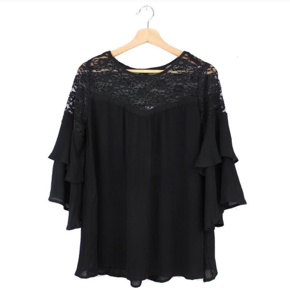 🔥LAST ONE 🔥New, Beautiful, Black Bell Sleeve Top